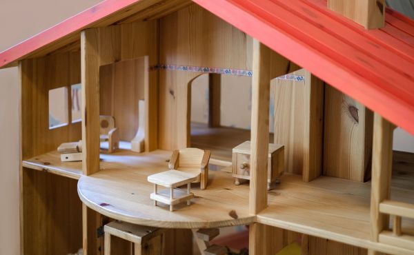 Doll House Assembly in Middletown